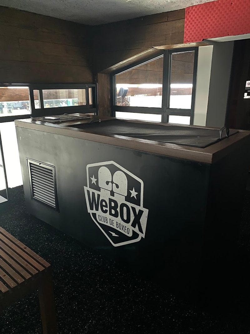 Foto de la instalación de Abraham Cruz en WeBox