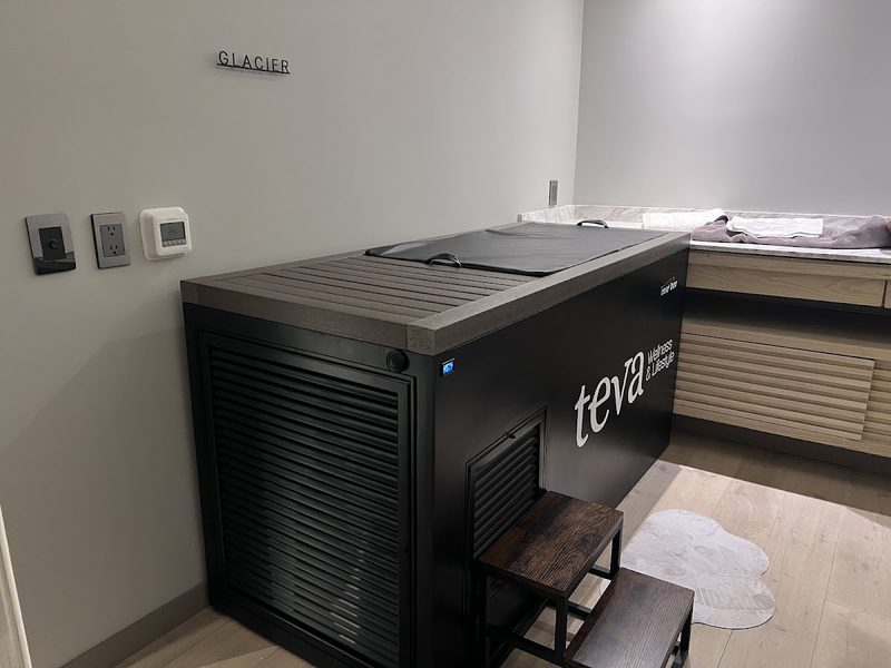 Foto de la instalación de Adam Mahrok